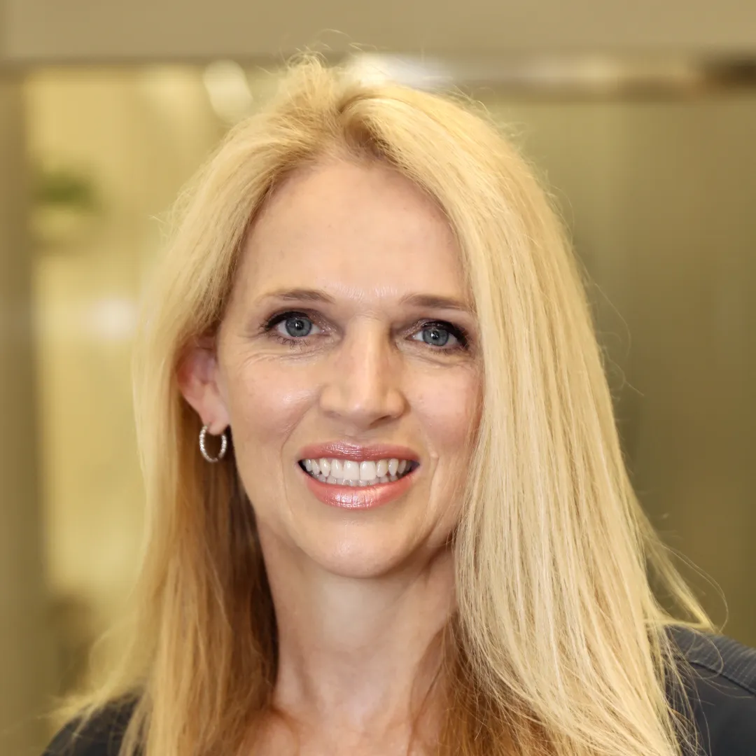 portrait of Dr. Julie Nelson TCM